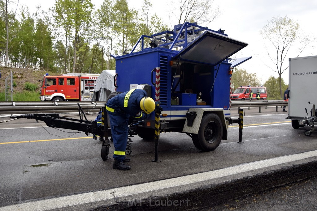 VU Gefahrgut LKW umgestuerzt A 4 Rich Koeln Hoehe AS Gummersbach P062.JPG - Miklos Laubert